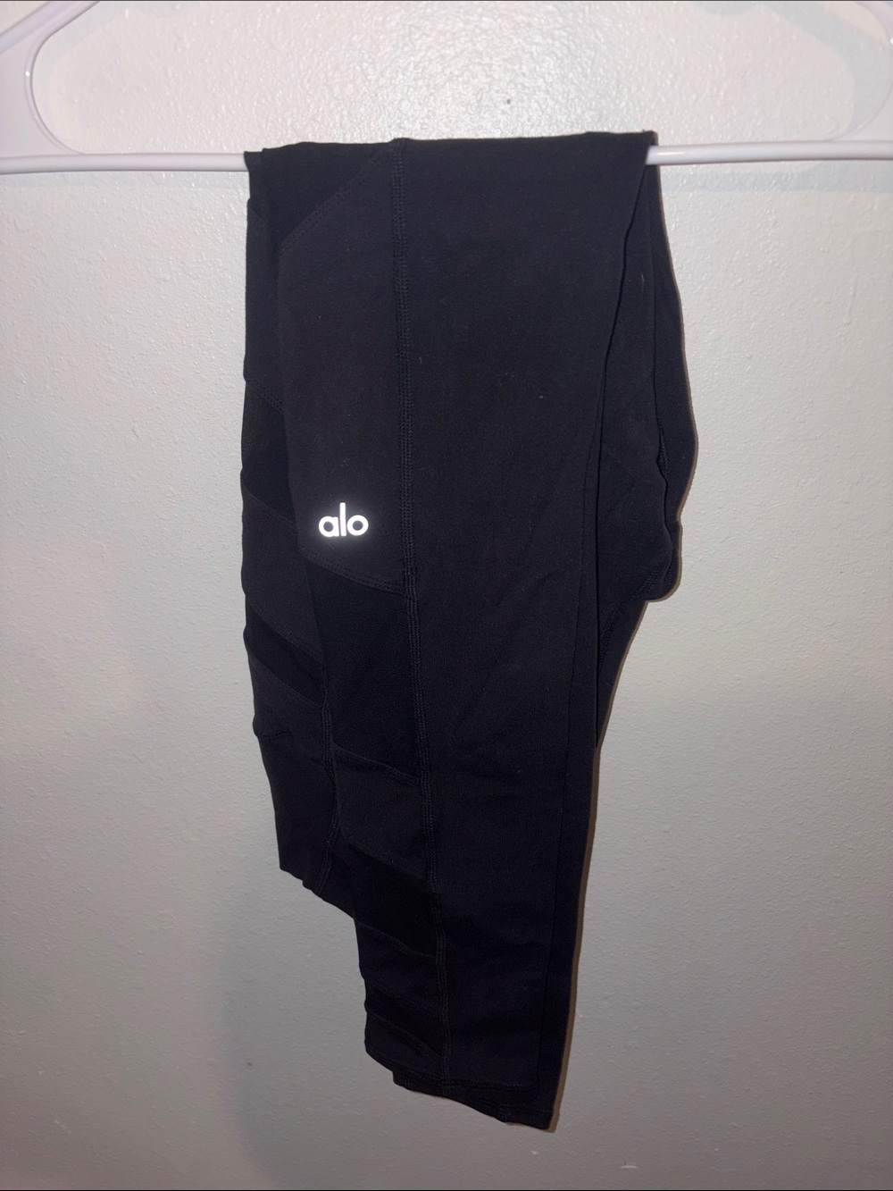 ALO Yoga Black Leggings with Subtle Logo